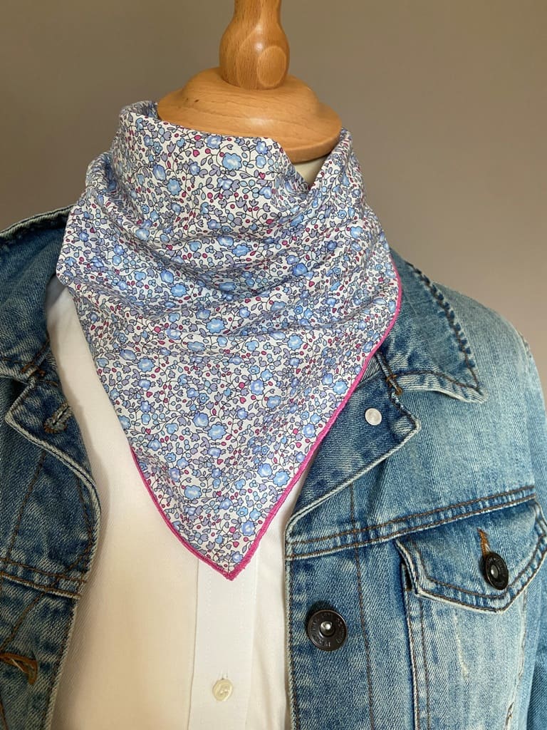 Foulard Bandana Liberty Eloise bleu ciel/fushia