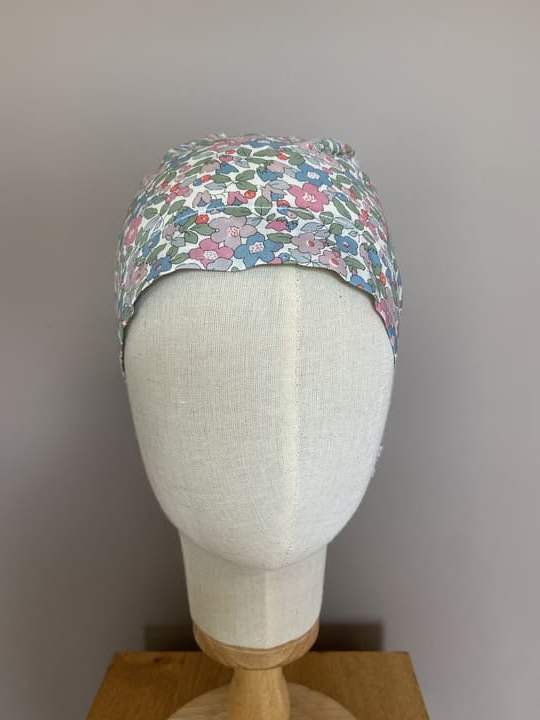 Calot Médical en Tissu Liberty Betsy Berry rose vert bleu
