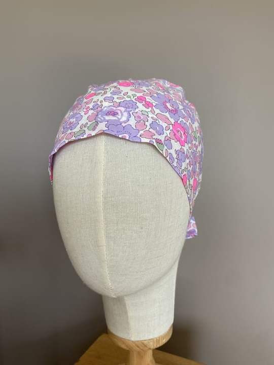 Calot médical en Liberty Betsy Néon Fluo Lilas