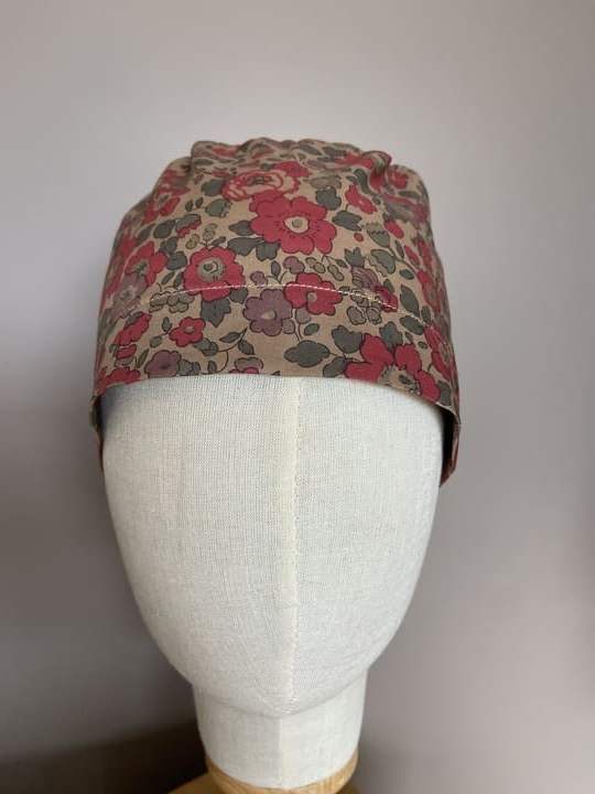 Calot médical en Liberty Betsy Taupe Framboise
