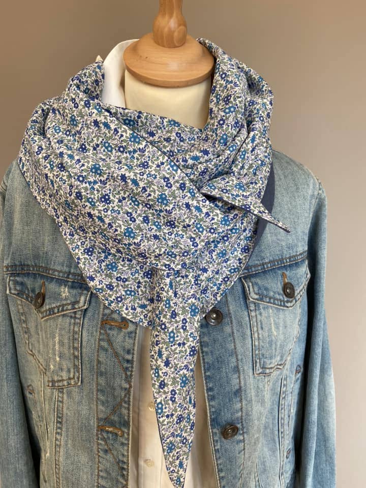 Foulard Chèche liberty Chamomille Lawn / bleu foncé