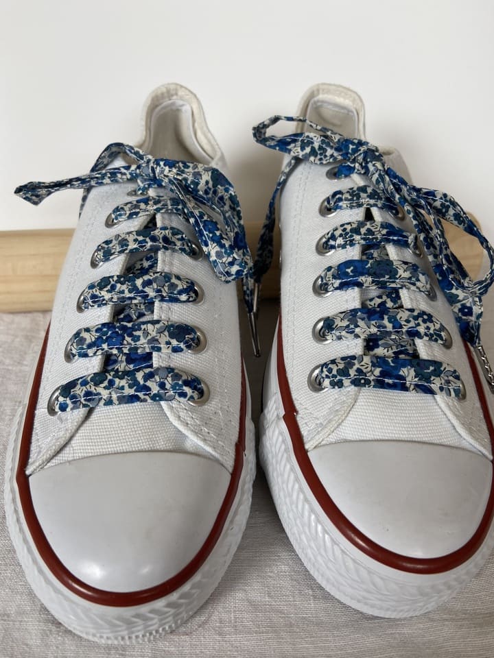 Lacets en liberty Emma & Georgina Bleu Marine pour chaussures basses