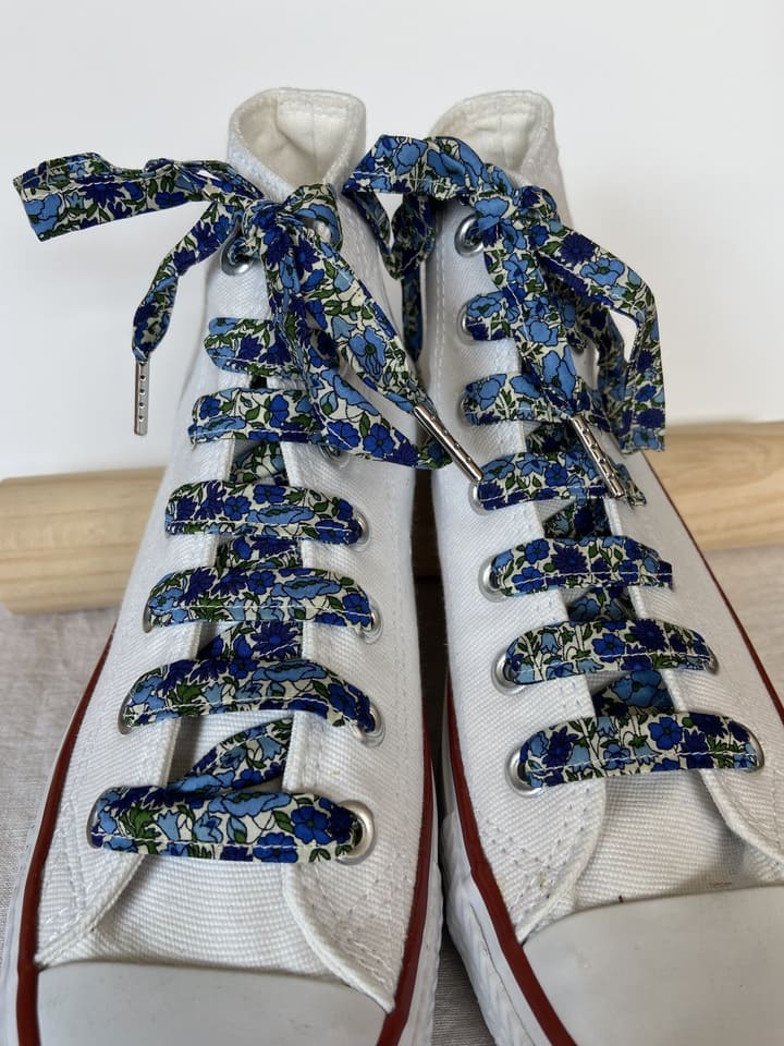 Lacets en liberty Petal and Buds Bleu pour chaussures montantes