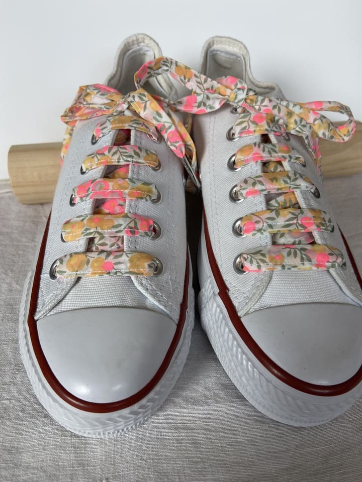 Lacets en liberty Wiltshire Lemon Curd pour chaussures basses