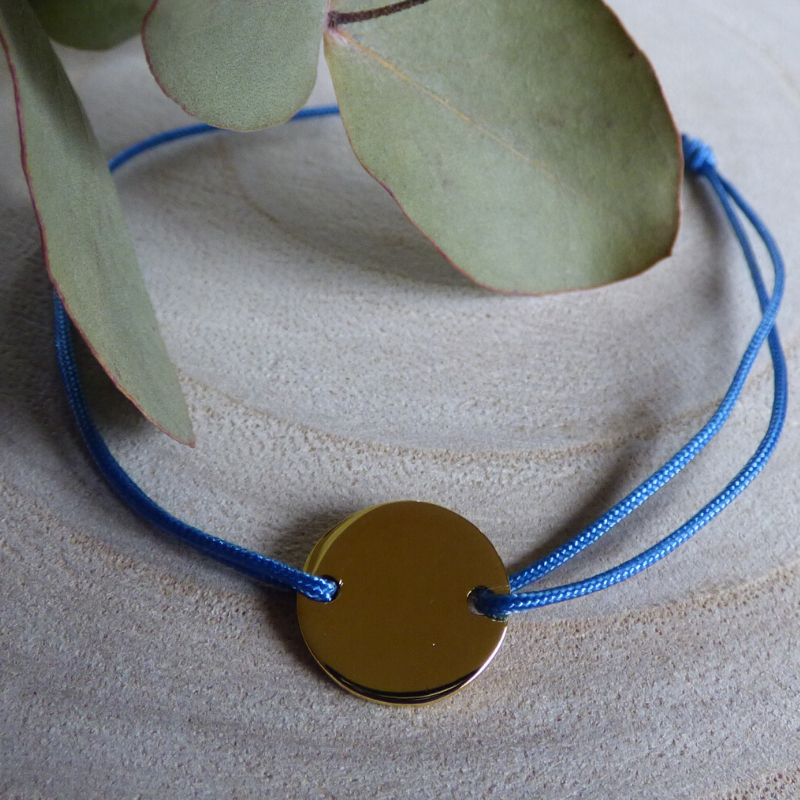 Bracelet-lien-bleu-jean-medaille-plaque-or