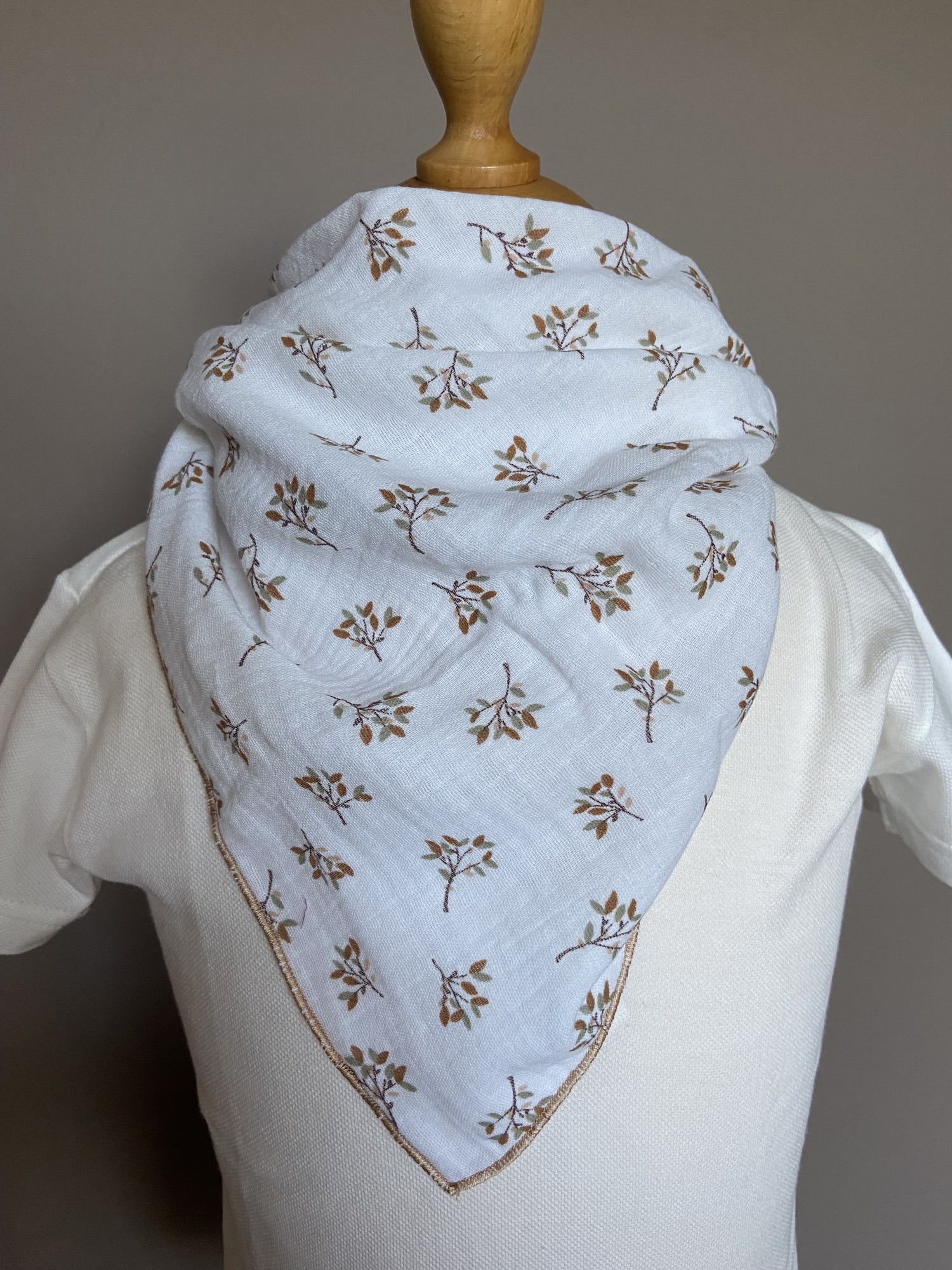 Foulard Bandana Double Gaze blanc fleurs moutarde