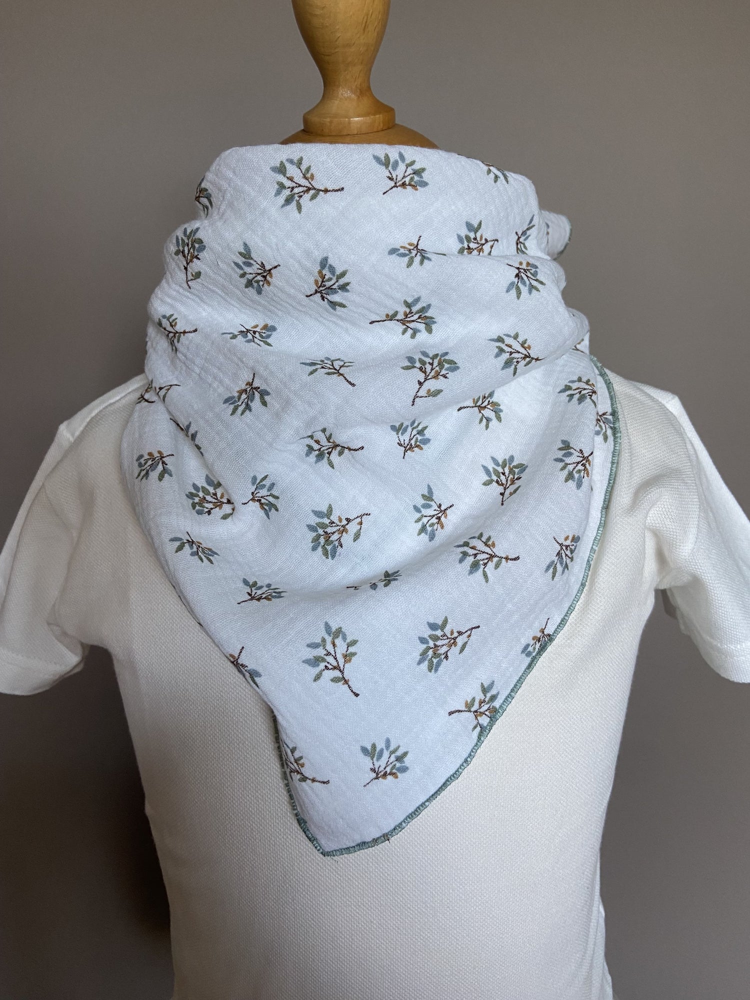 Foulard Bandana Double Gaze blanc fleurs vert céladon