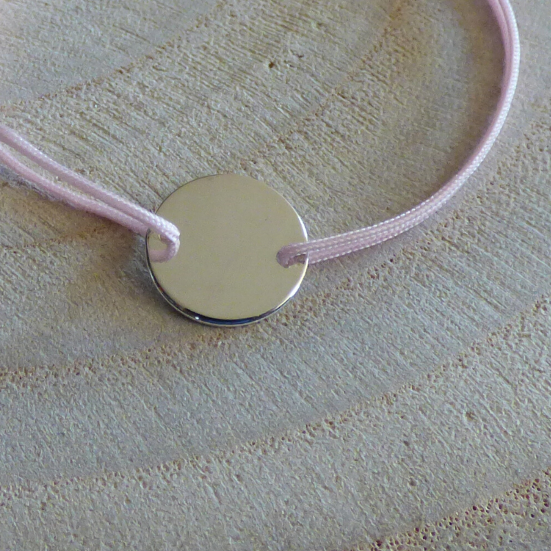 bracelet-lien-rose-pale-medaille-argent-detail