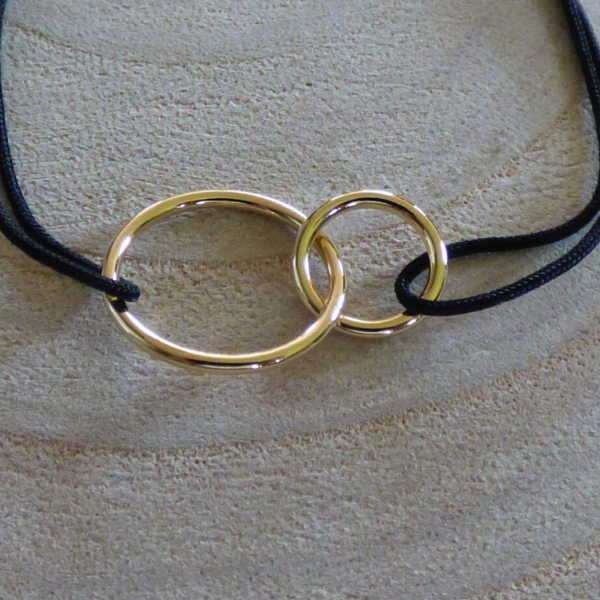 Bracelet lien noir deux anneaux plaqué or détail